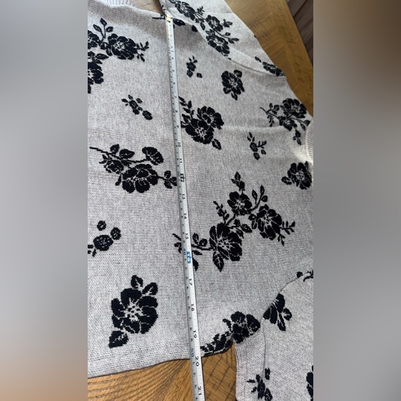 ◾ Black Floral Patterned Gray Sweater - size Large - Picture 8 of 16